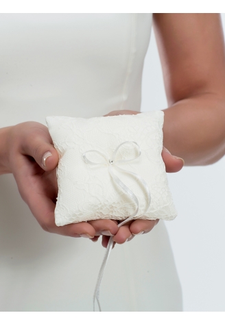 Bianco Evento K5 Swarovski Ring Cushion