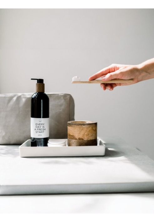 Leeff 18152 Shower gel Fabulous Fig - Every day is a fresh start Black