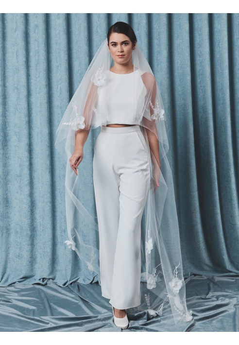 S75512-210-2 Veil with 3D flowers and pearls ()